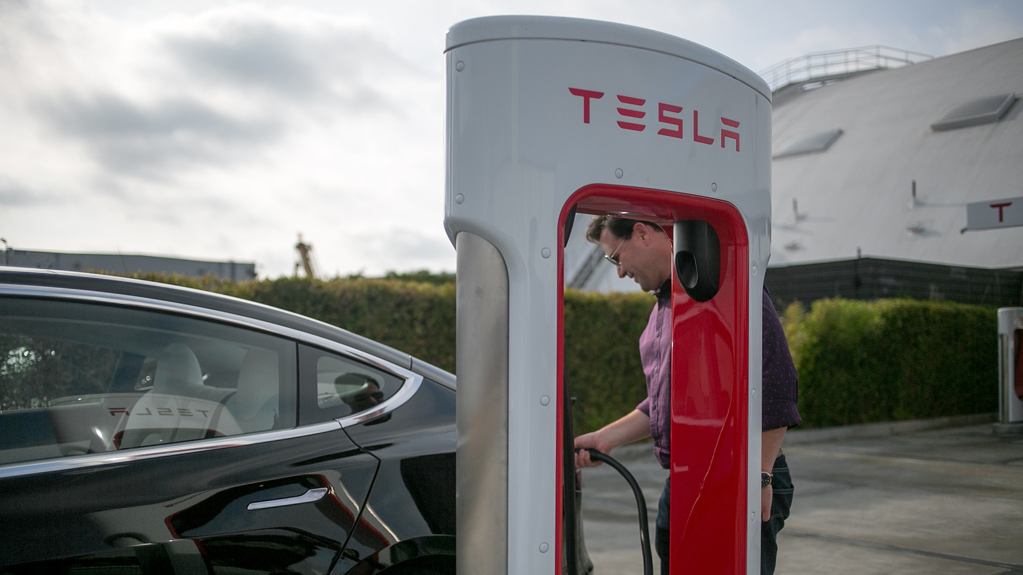 Tesla Model 3 charging on V3 Supercharger 05