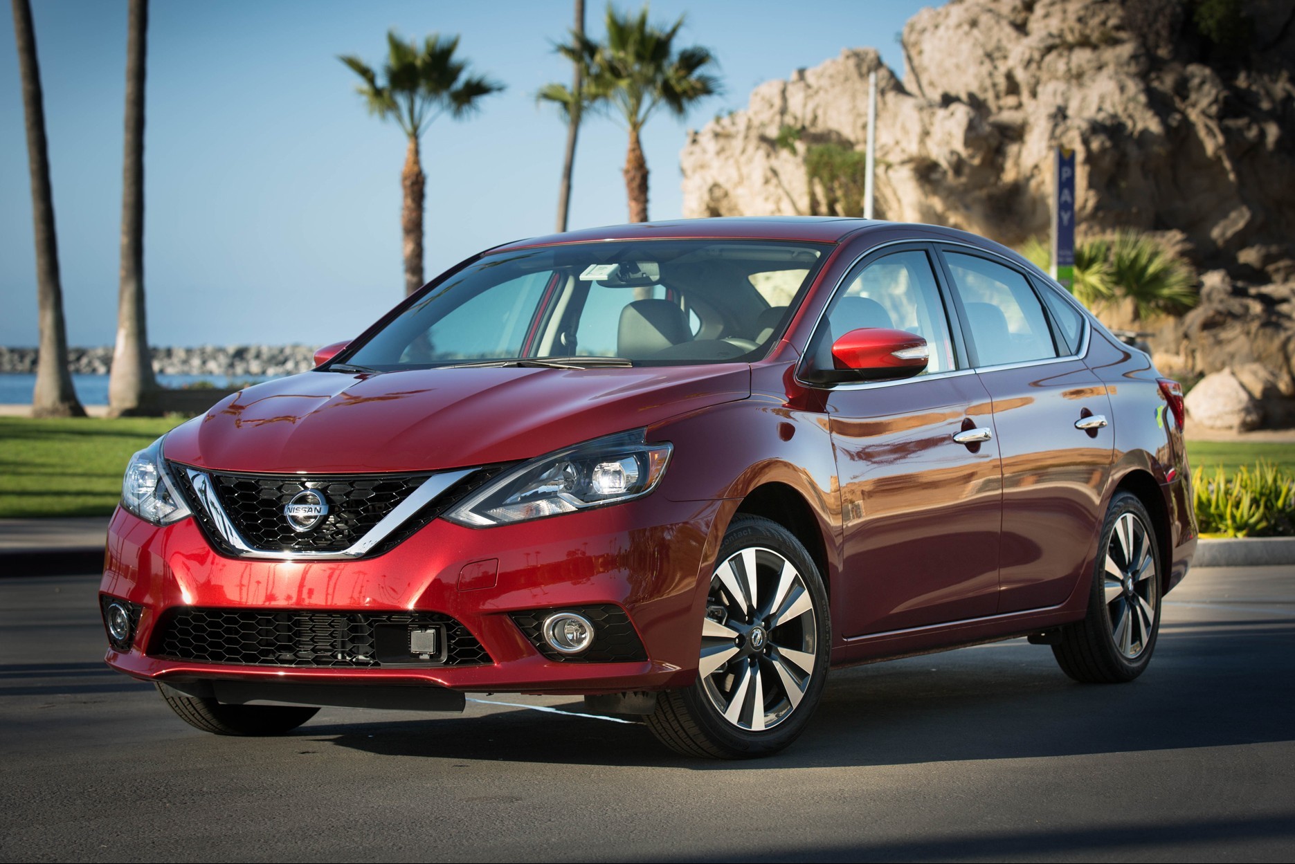 2016 Nissan Sentra SL front three quarter