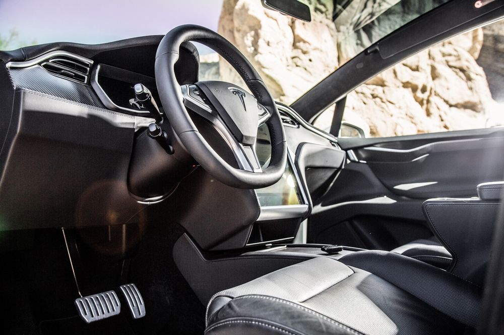 2016 Tesla Model X P90D interior 02 1