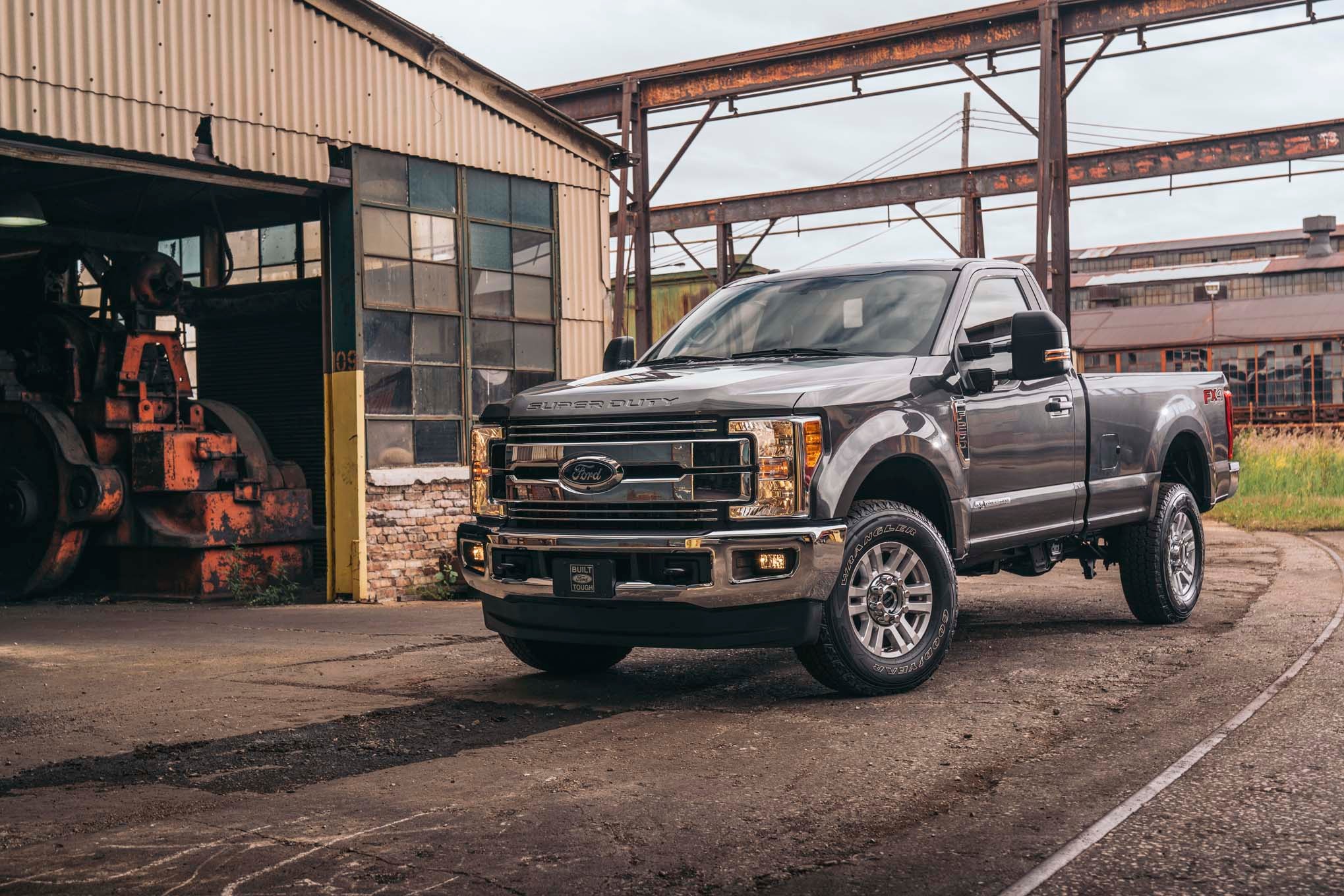 2017 Ford F 350 Lariat 4x4 67L front three quarter 02