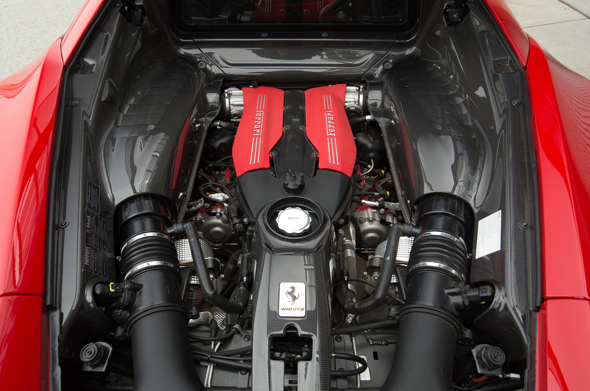 2016 Ferrari 488 GTB engine 03