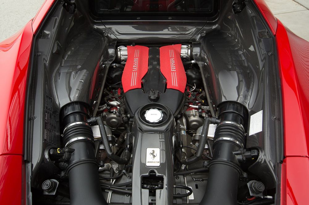 2016 Ferrari 488 GTB engine 03