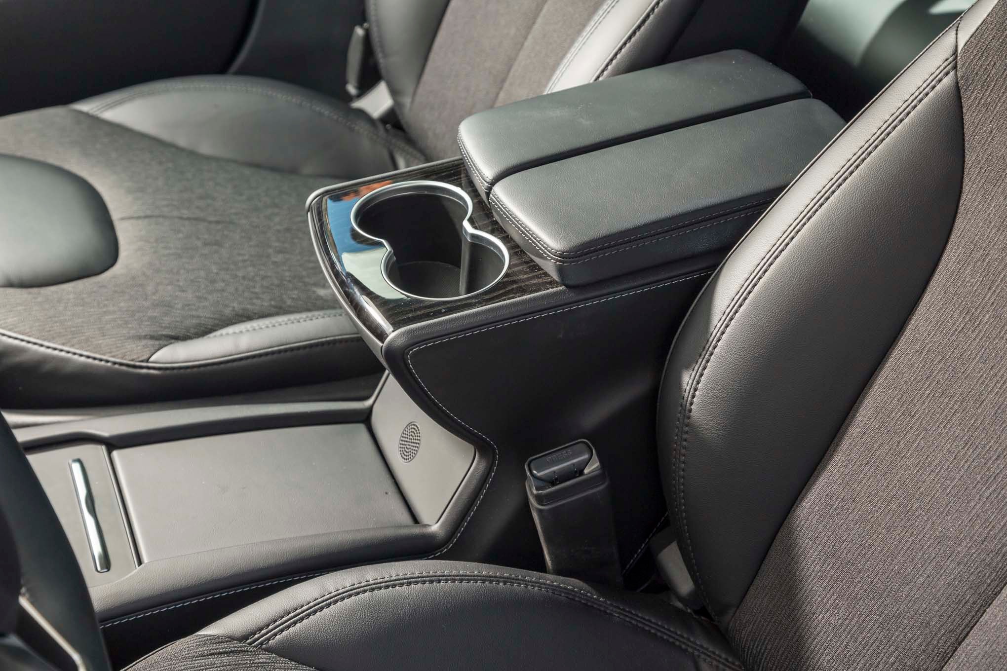 2016 Tesla Model S 60 center console