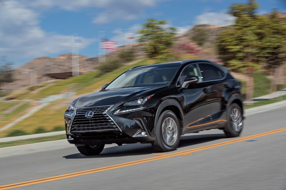 2018 Lexus NX 300 front three quarter in motion 01