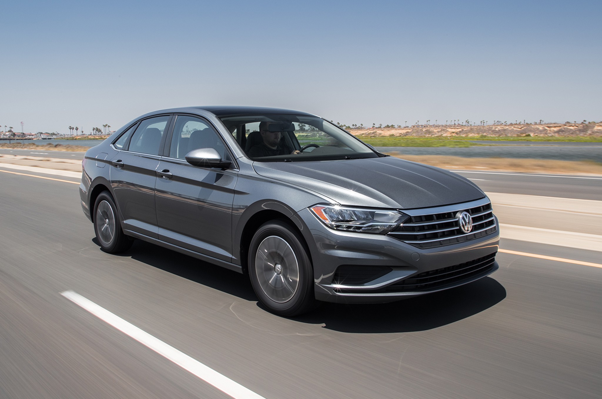 2019 Volkswagen Jetta SE front three quarter in motion 06