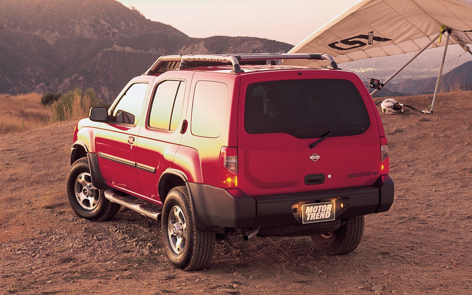 2000 Nissan Xterra rear three quarters