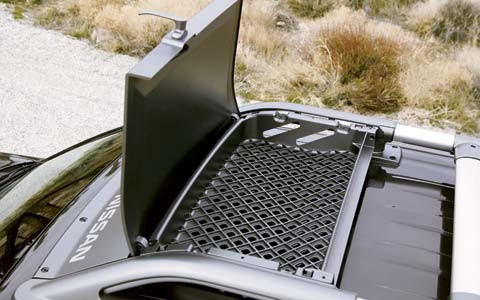 112_0502_06z 2005_nissan_xterra roof_cargo_box_view