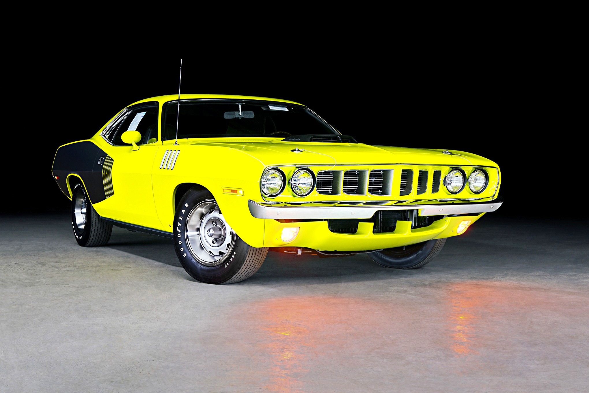 001 1971 plymouth cuda front right