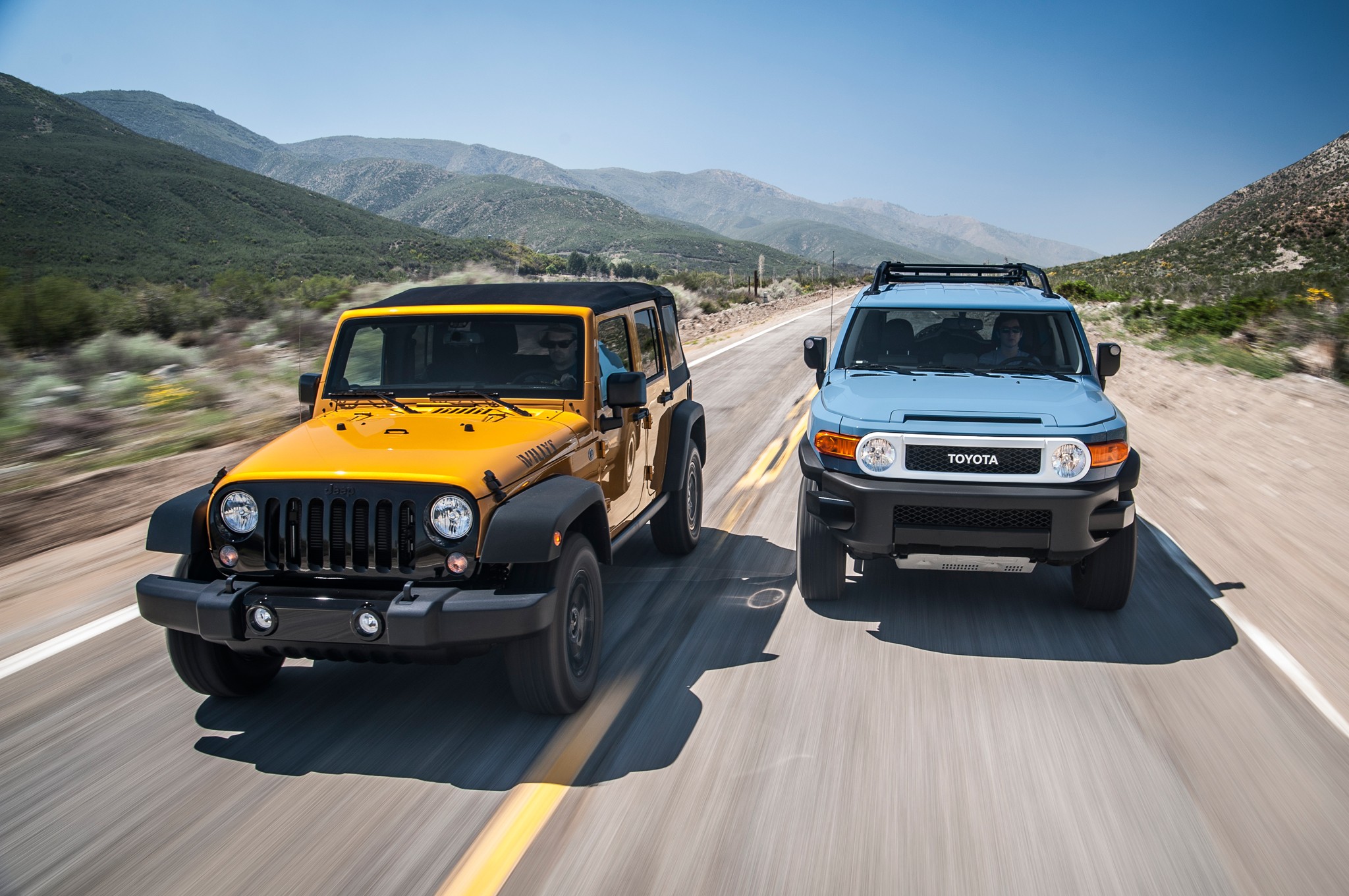 2014-Jeep-Wrangler-Unlimited-Willys-Wheeler-Edition-Toyota-FJ-Cruiser-Trail-Teams-Ultimate-Edition1