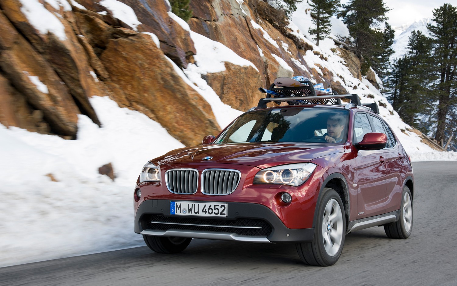 2012-BMW-X1-xdrive28i-front-in-motion