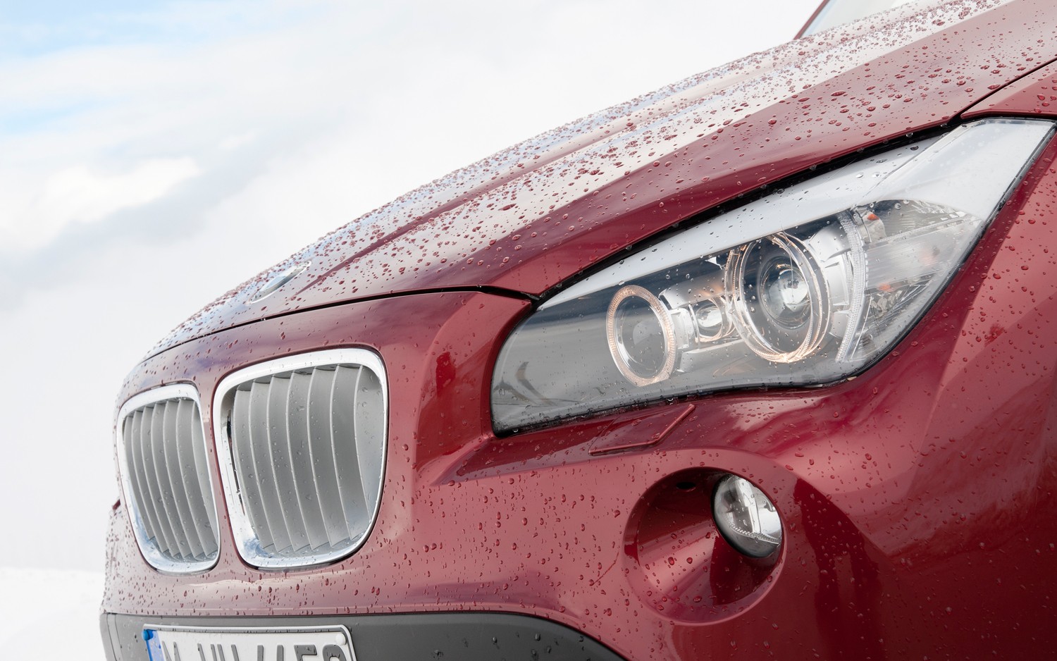 2012-BMW-X1-xdrive28i-headlamps
