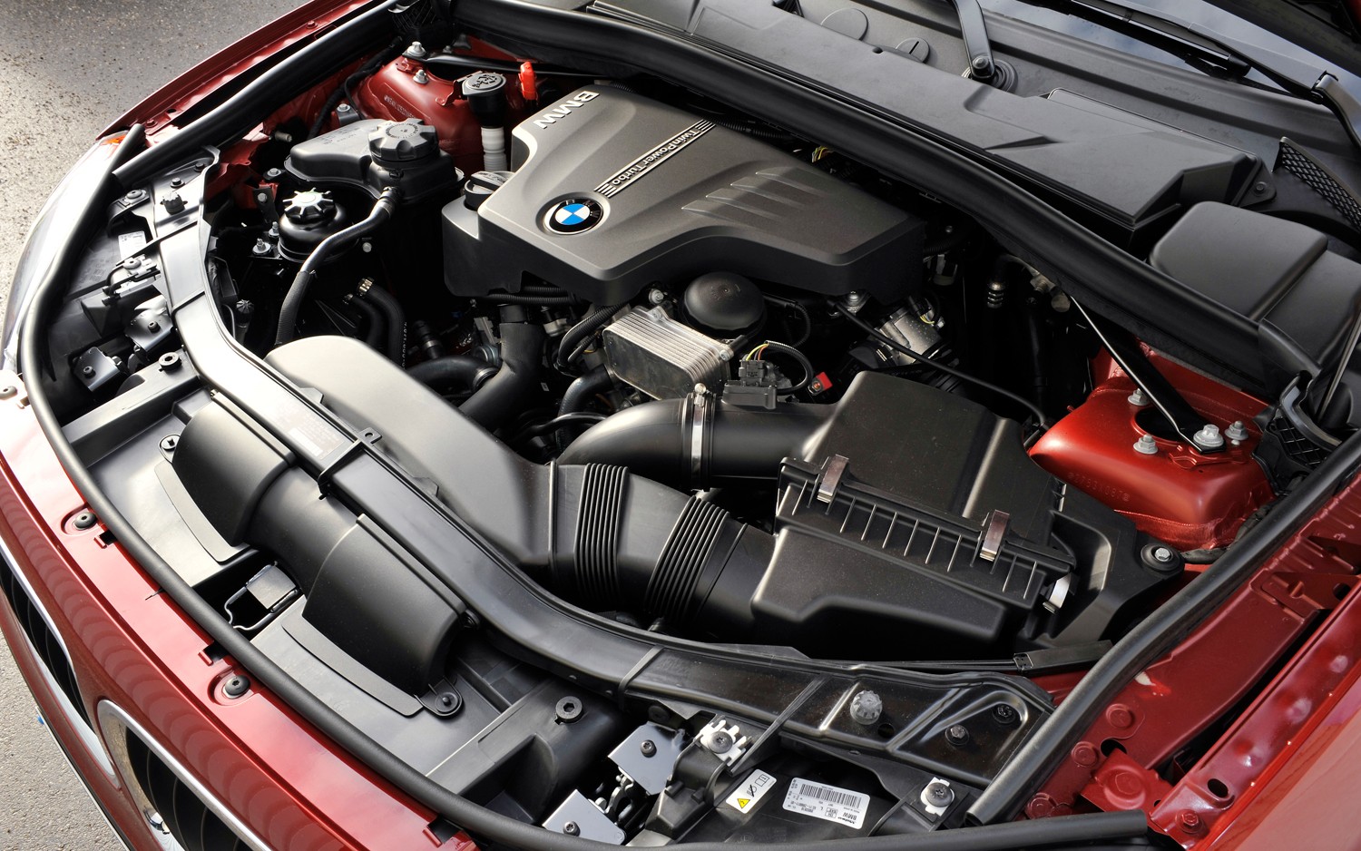 2012-BMW-X1-xdrive28i-engine