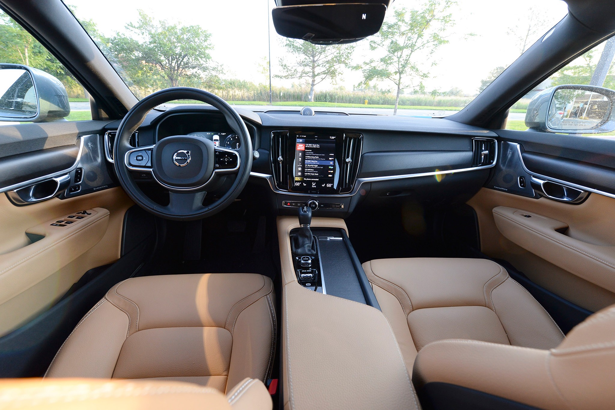 2017 Volvo V90 Cross Country interior