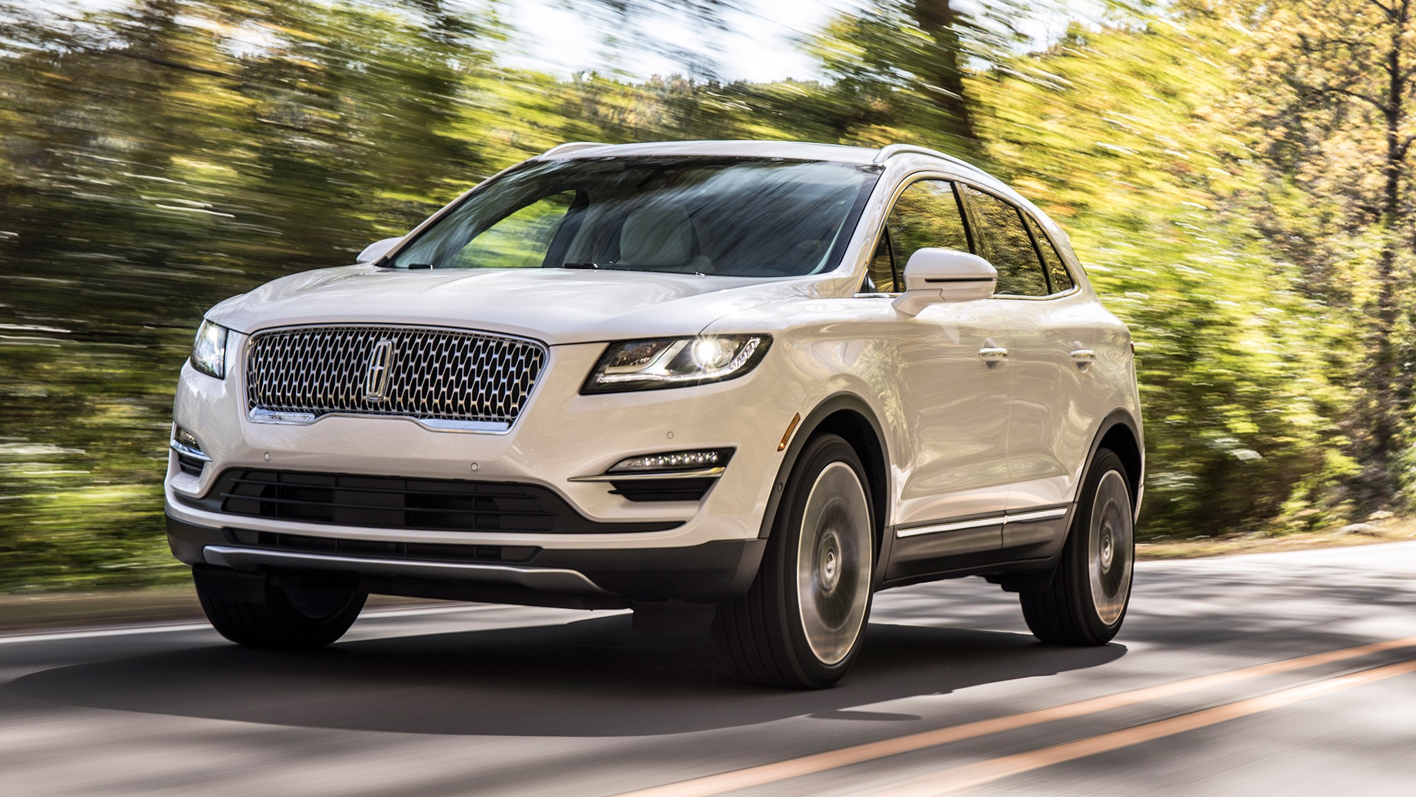 2019 Lincoln MKC front three quarter in motion 2