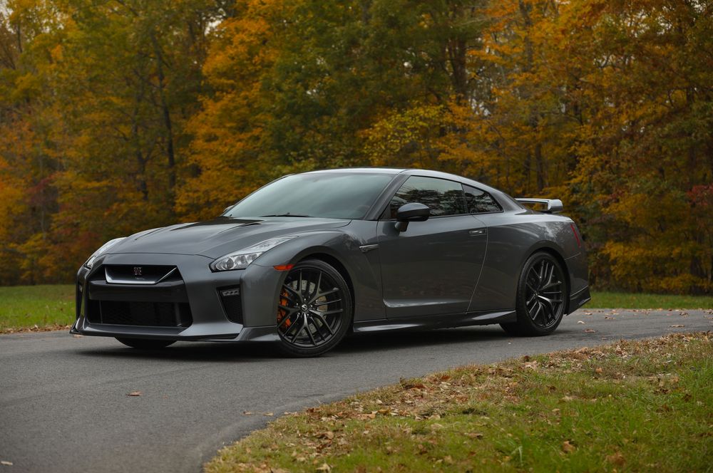 2018 Nissan GT R front three quarters