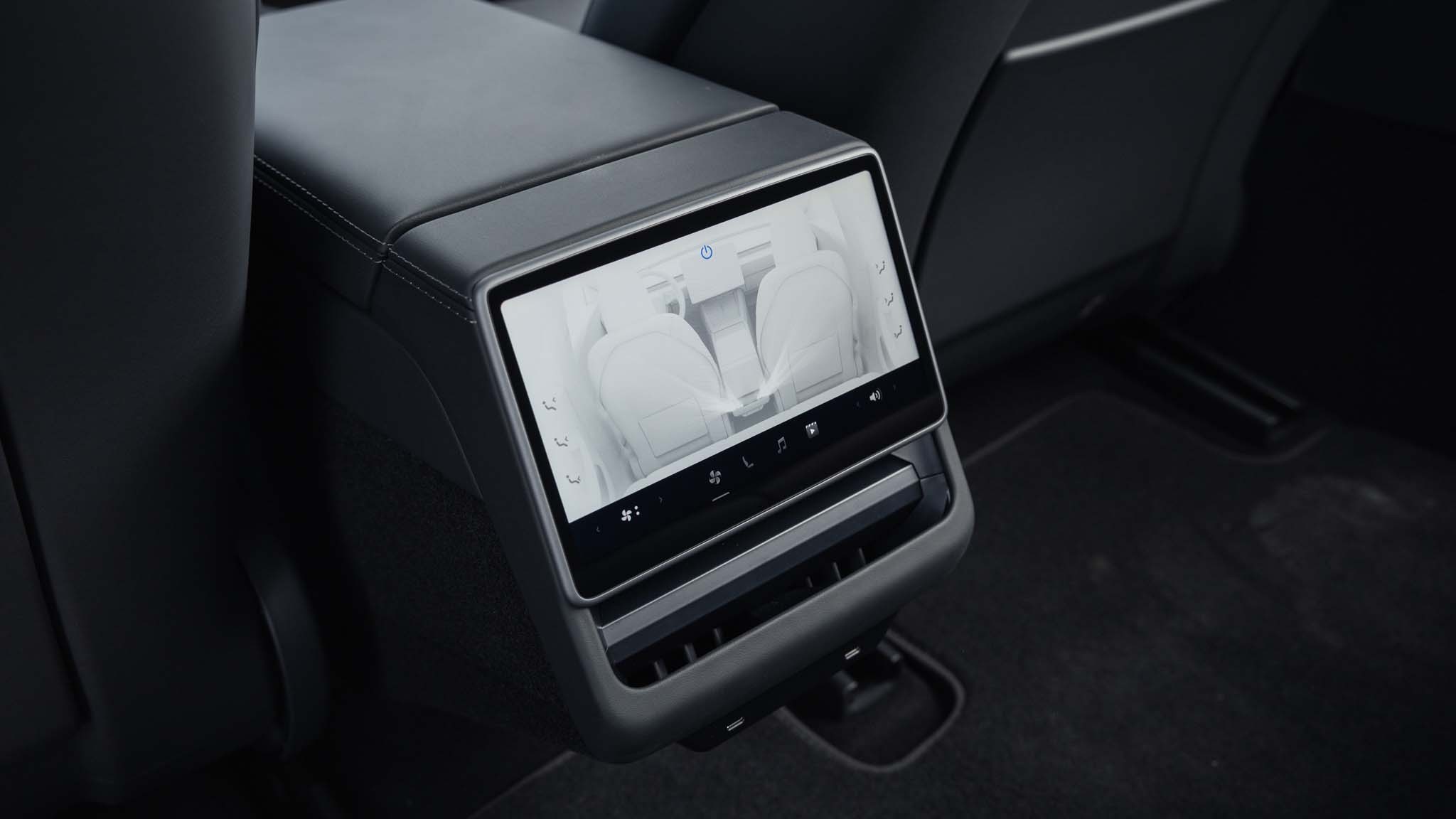 003 2024 Tesla Model 3 RWD Short Range rear infotainment system