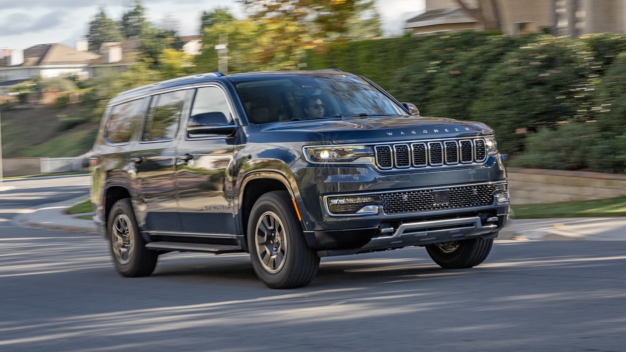 023 2023 jeep wagoneer front three quarter in motion