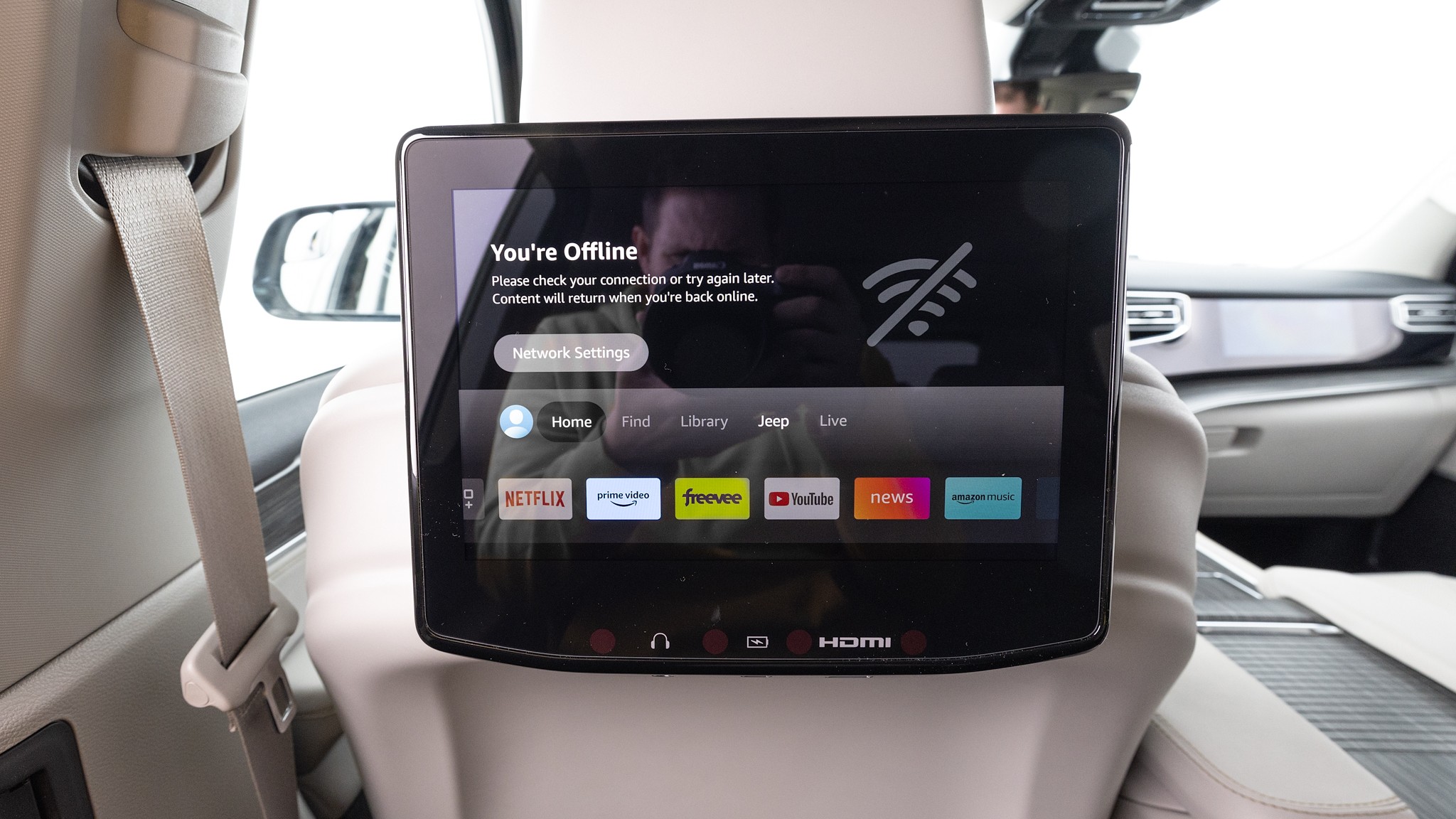 043 2023 jeep wagoneer rear infotainment system