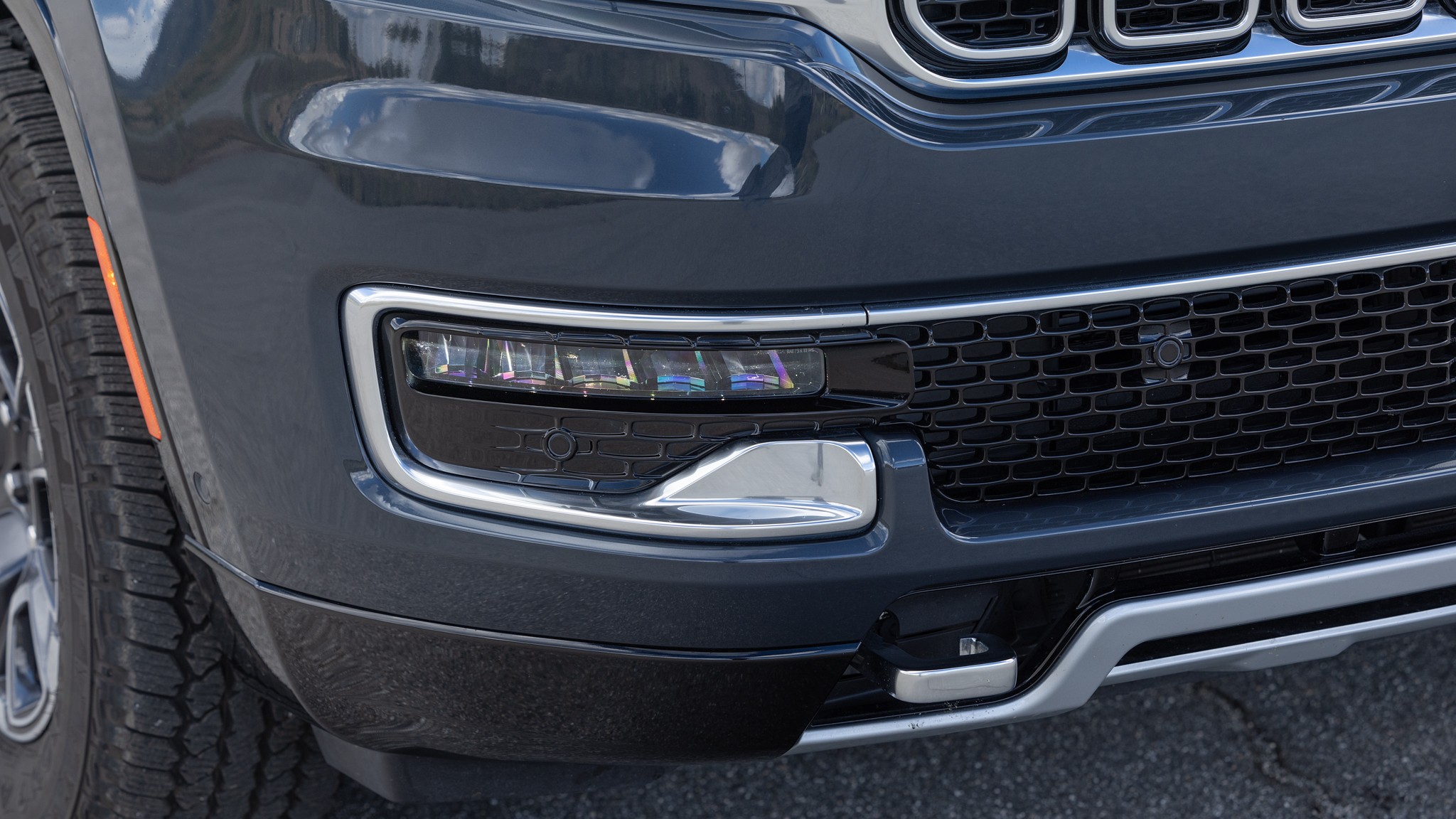 016 2023 jeep wagoneer lower headlight