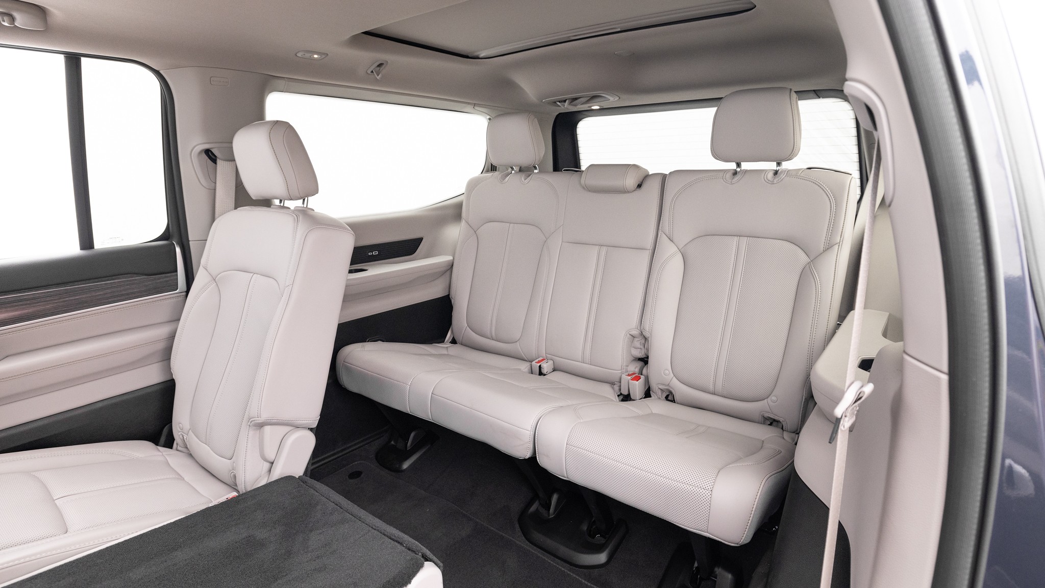 047 2023 jeep wagoneer third row