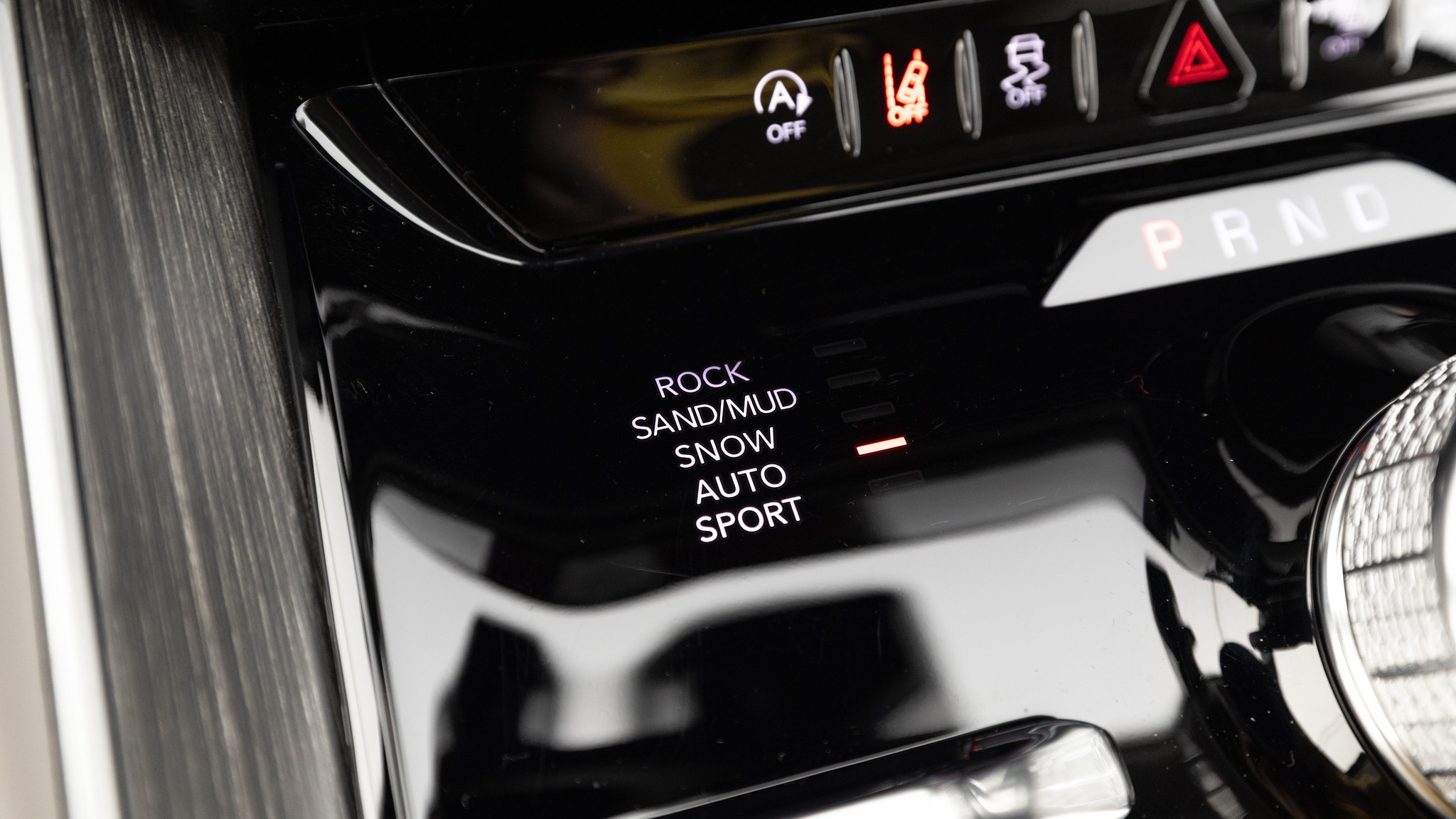 041 2023 jeep wagoneer