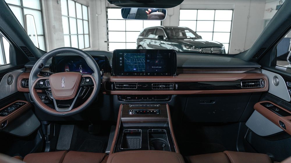 2025 Lincoln Aviator 42