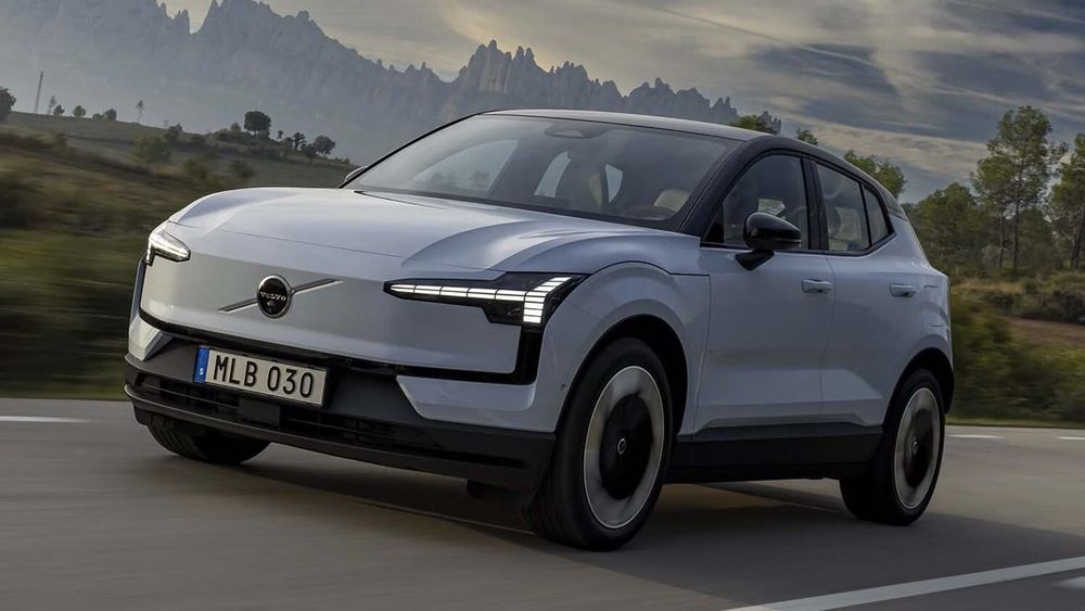 020 2025 volvo ex30 front three quarter view e1699247165650