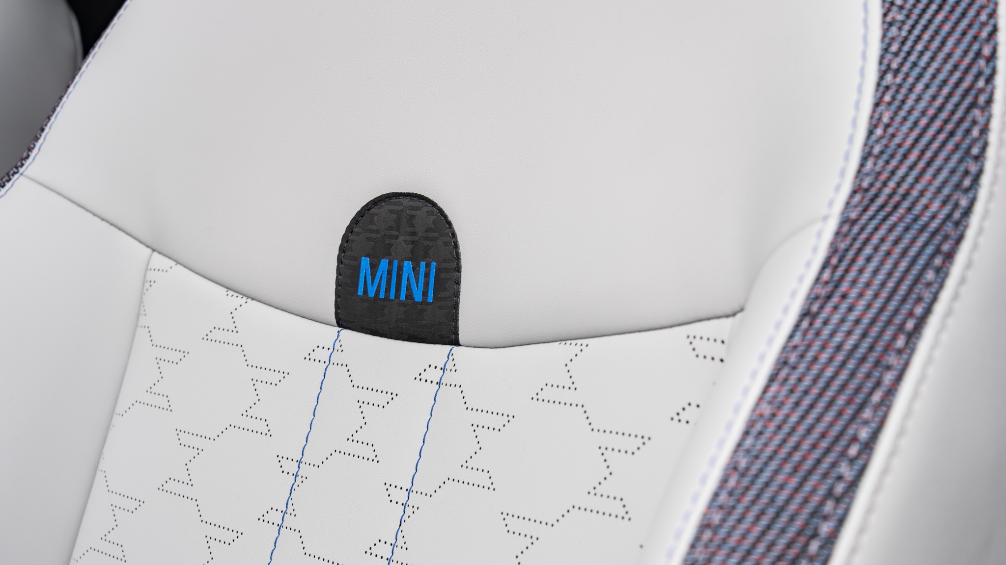 2025 Mini Cooper S Hatchback 22