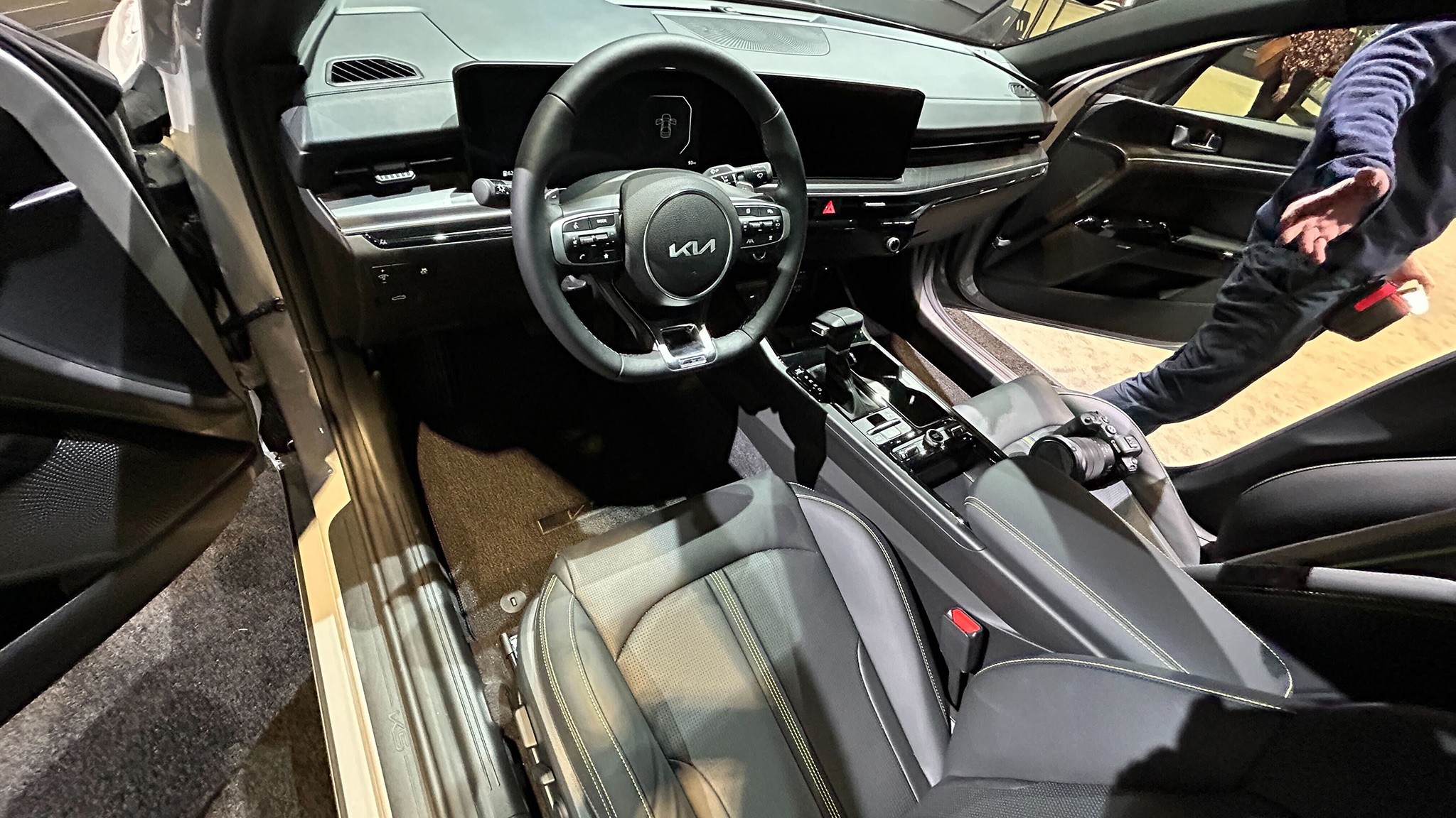 2025 Kia K5 sedan reveal 15