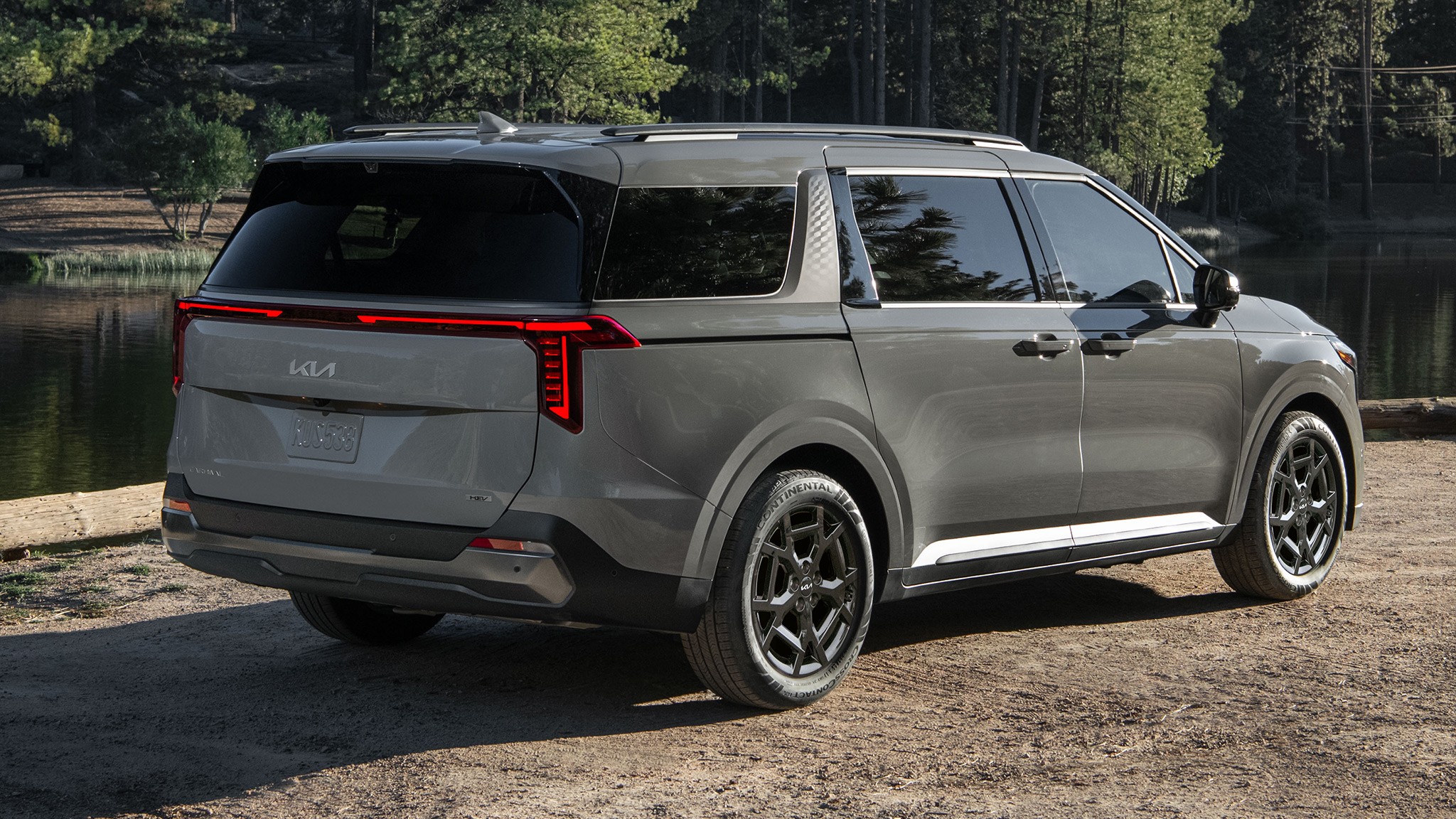 2025 Kia Carnival minivan reveal 2