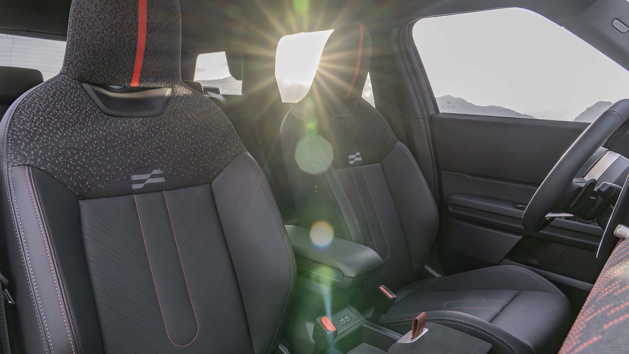 031 2024 mini john cooper works countryman front seats