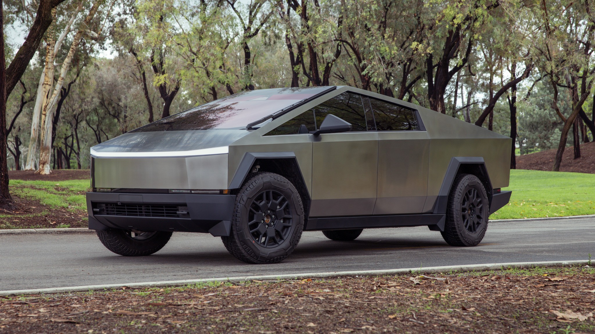 040 2024 Tesla Cybertruck