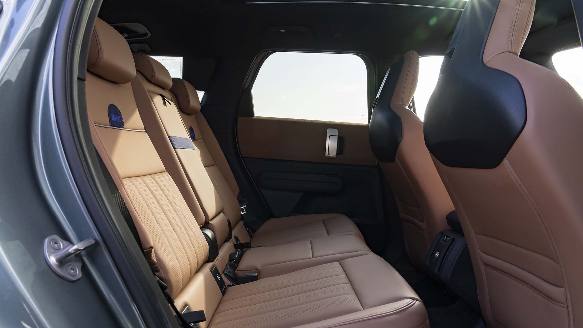 040 2025 mini countryman se rear seats