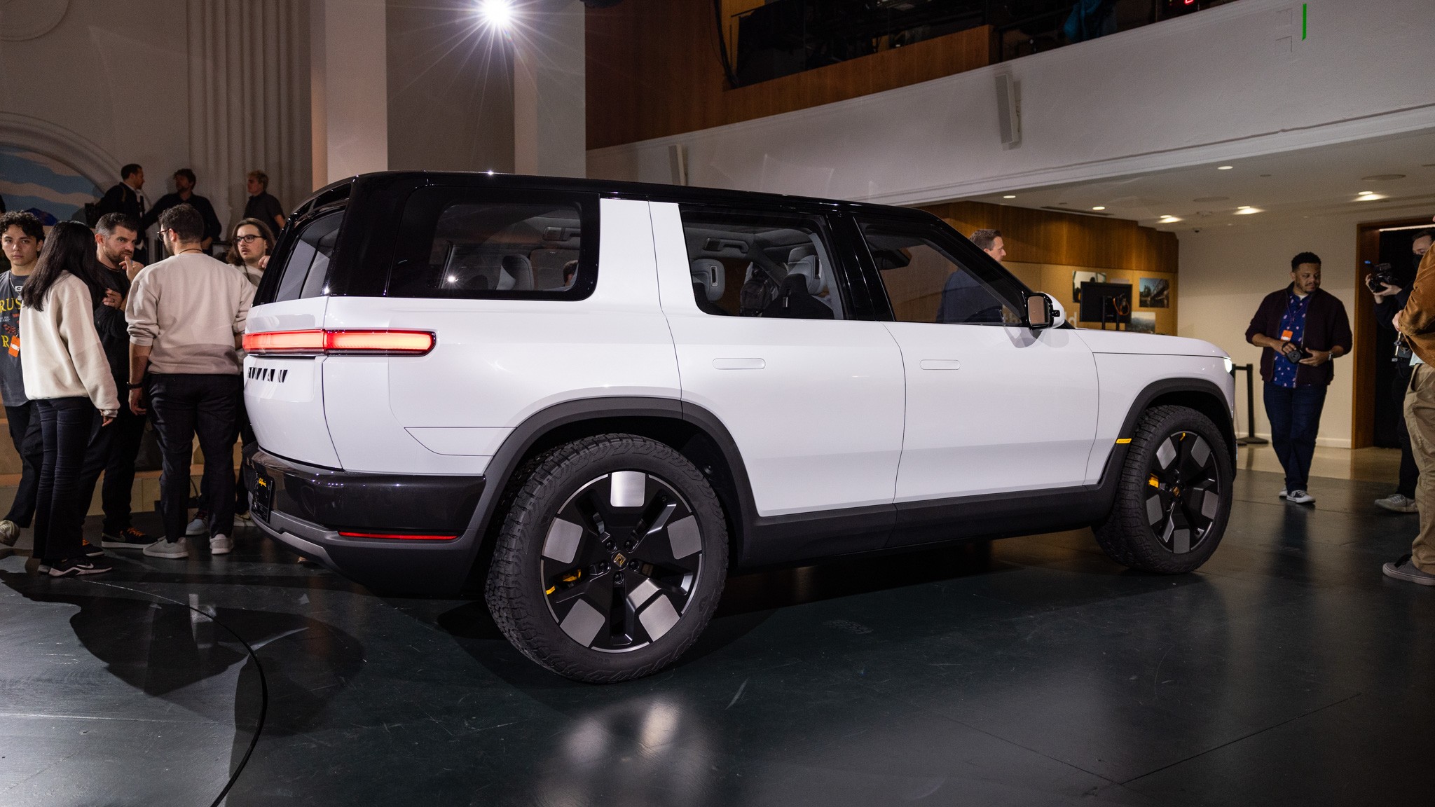 010 2026 Rivian R2