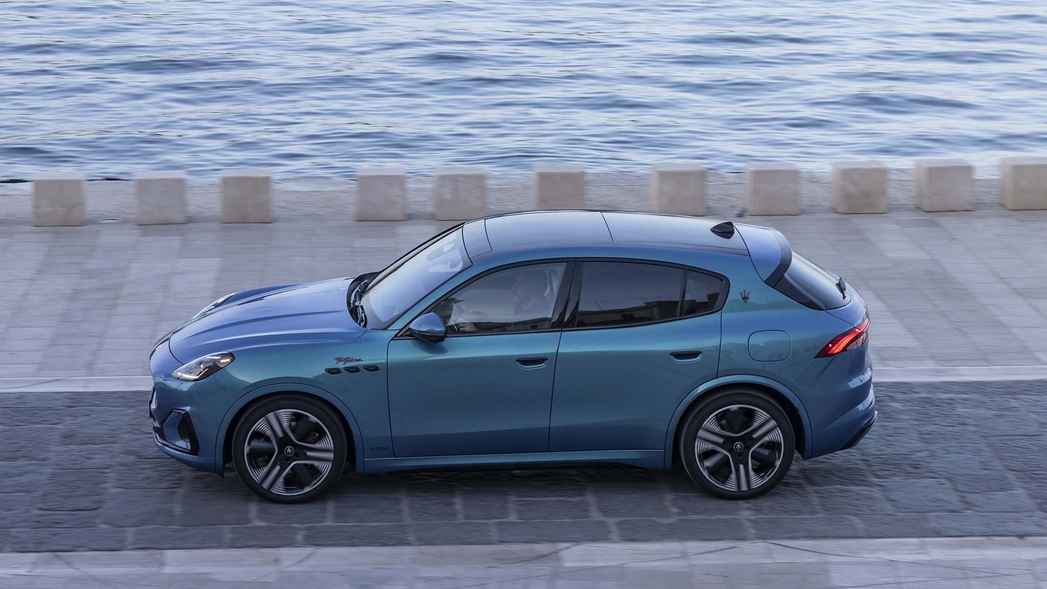 010 2025 maserati grecale folgore side profile