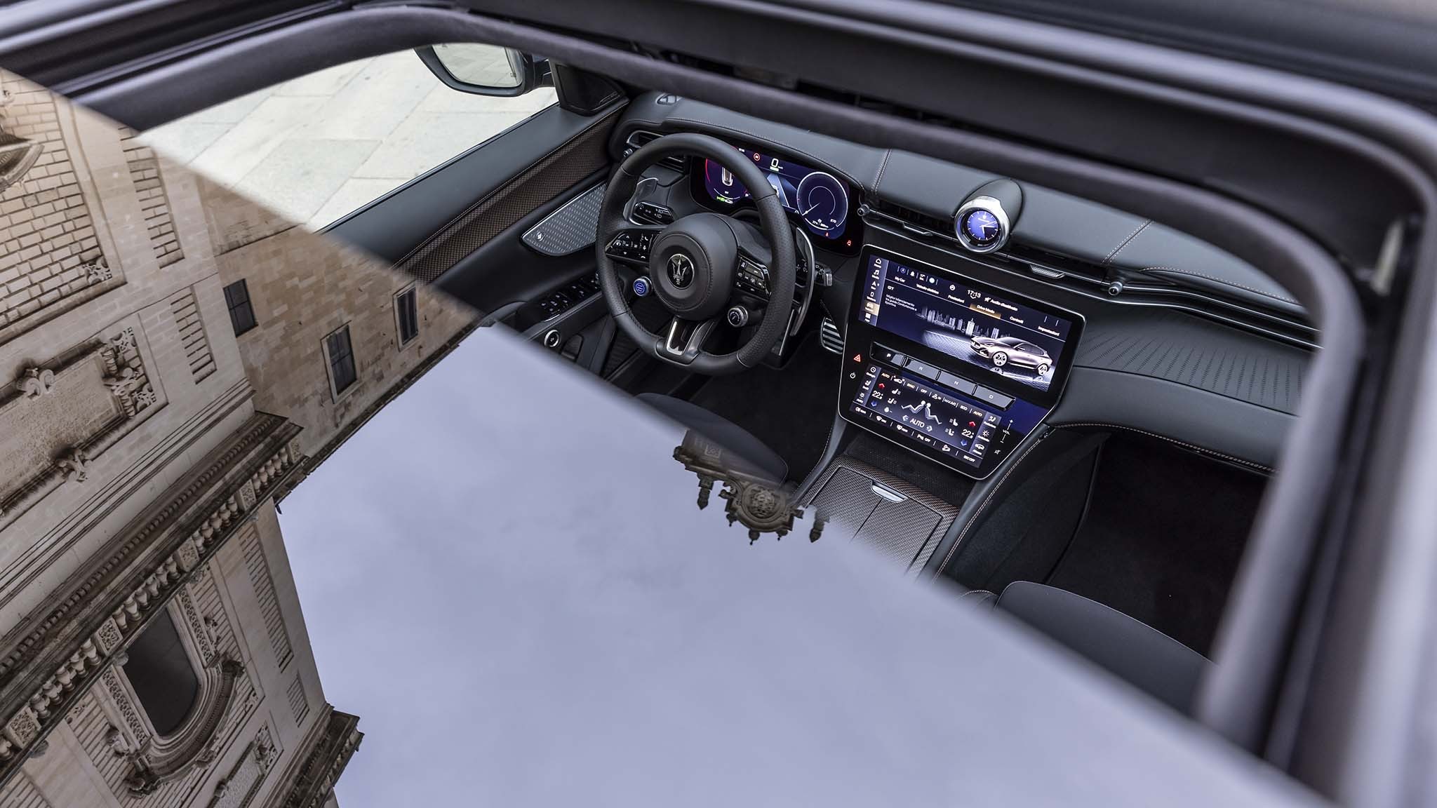 035 2025 maserati grecale folgore sun rood view