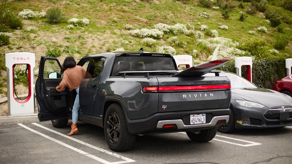 Rivian R1T NACS 2024