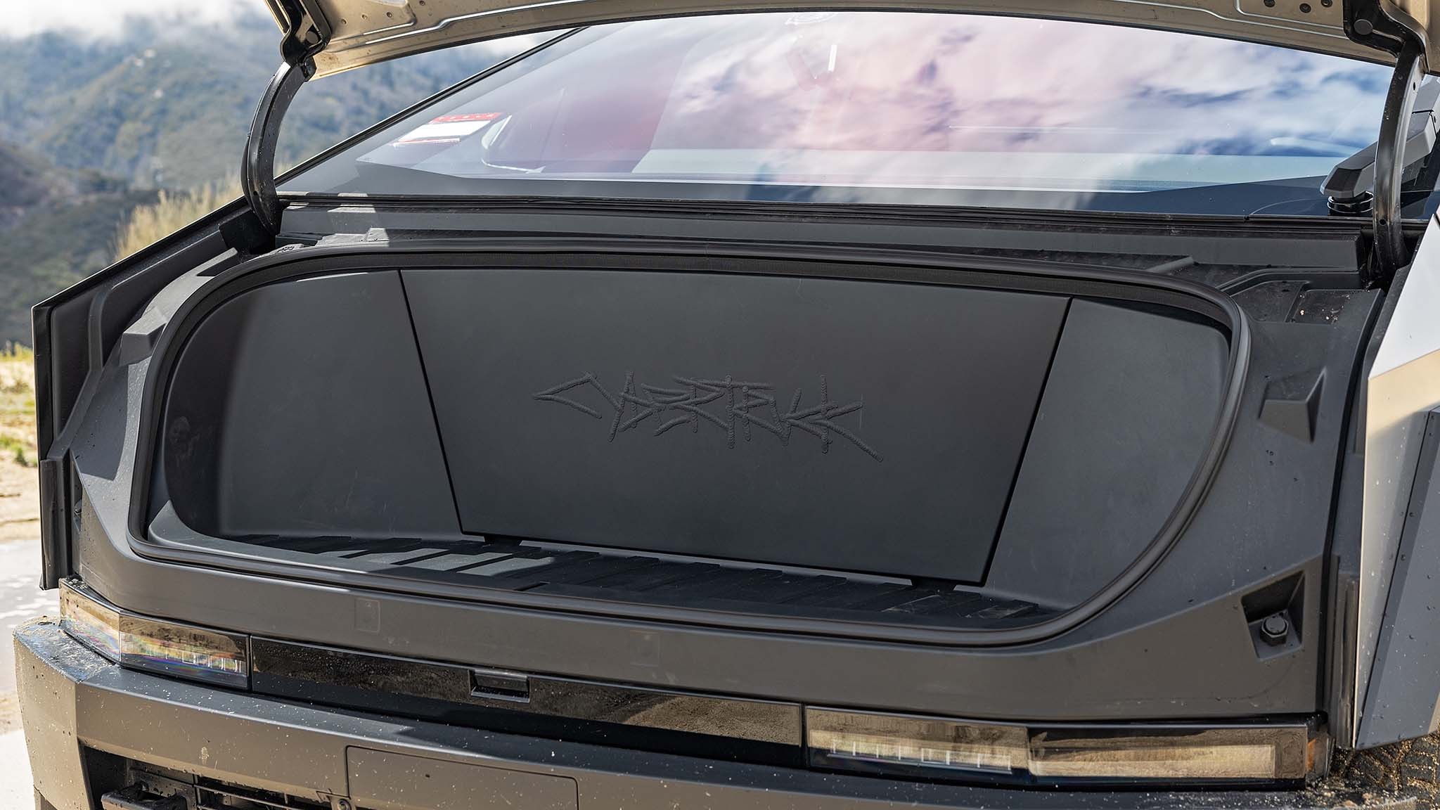 024 2024 Tesla Cybertruck frunk
