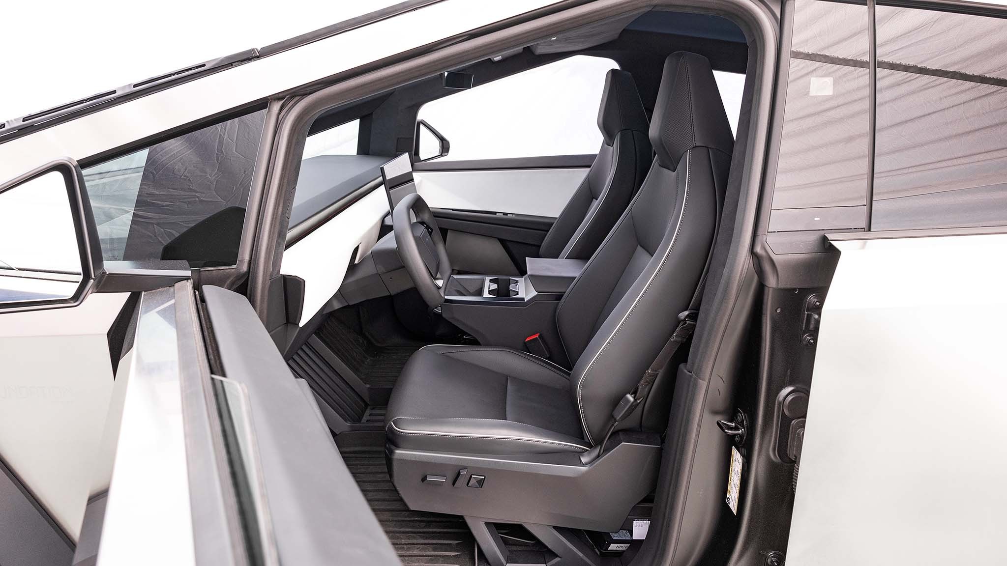 029 2024 Tesla Cybertruck front seats