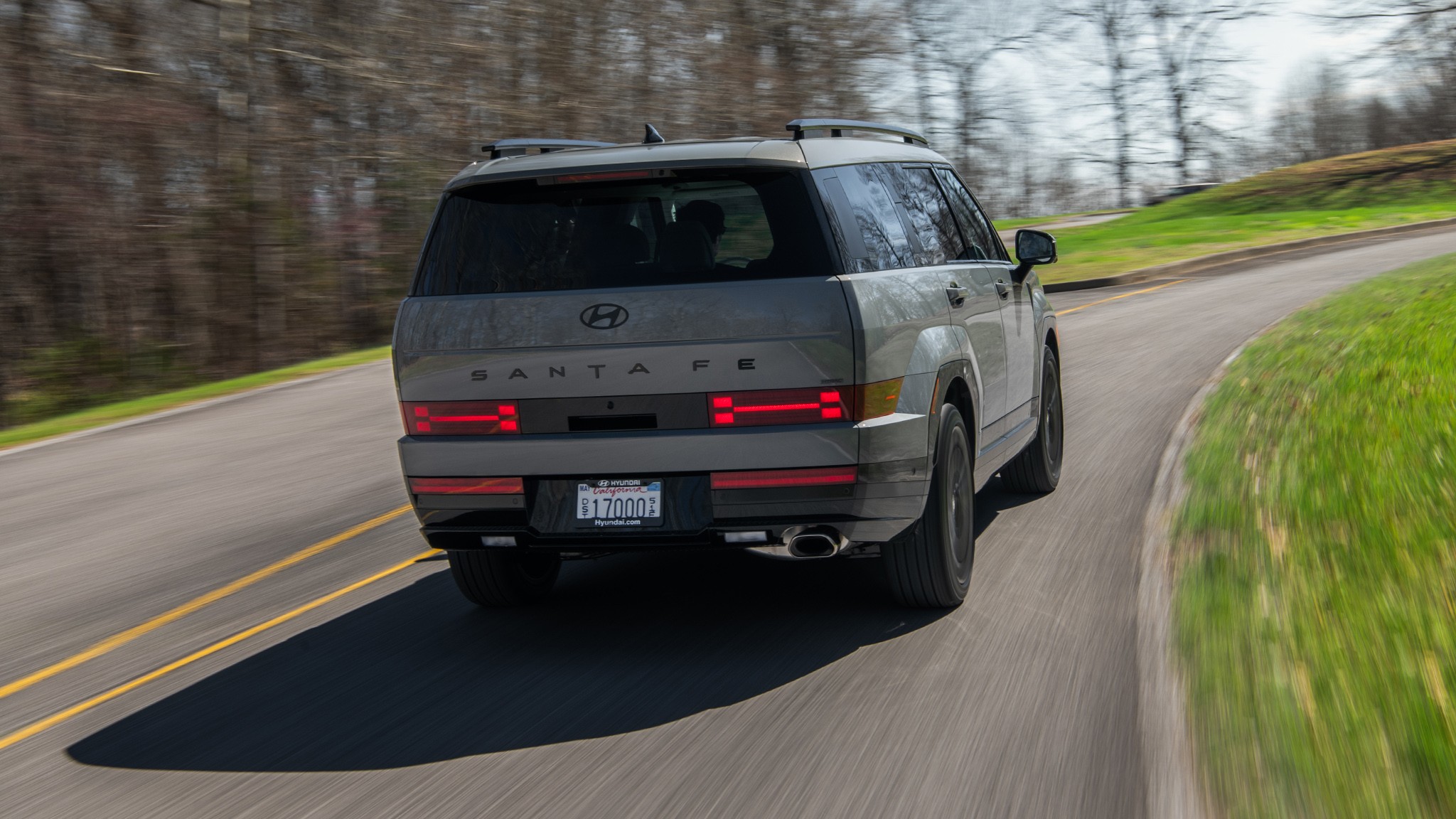 8 2024 Hyundai Santa Fe rear view motion