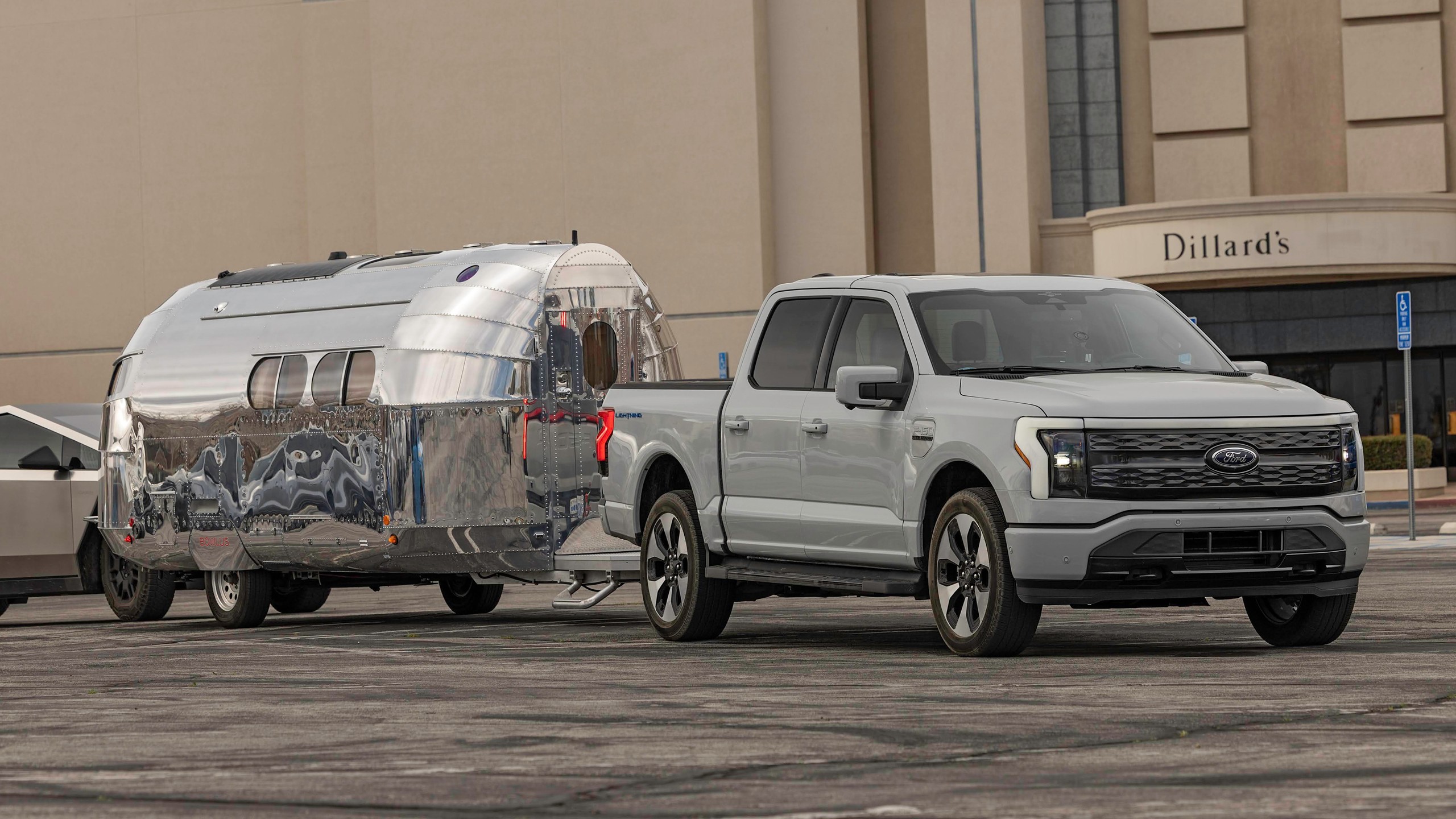 049 2024 Tesla Cybertruck Rivian R1T Ford Lightning