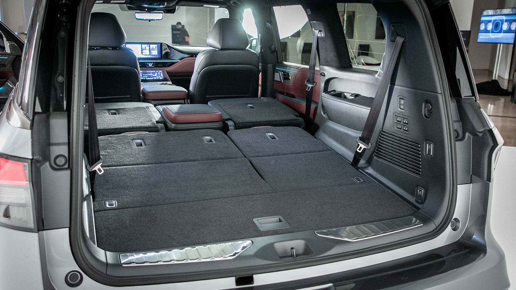 015 2025 infiniti qx 80 first look trunk