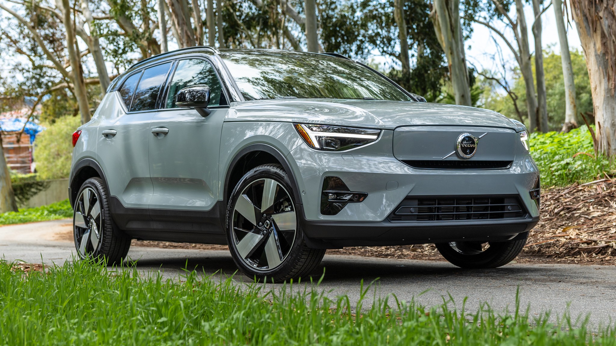 001 2024 Volvo XC40 Recharge Lead