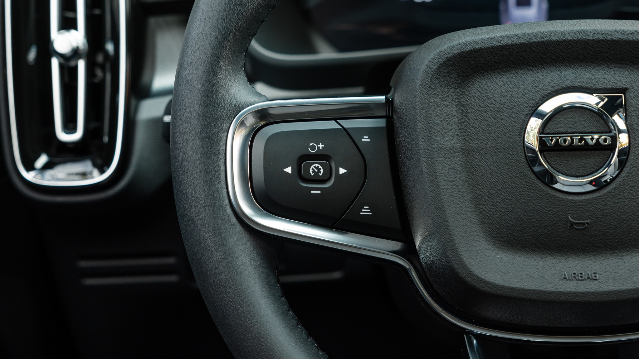 009 2024 Volvo XC40 Recharge