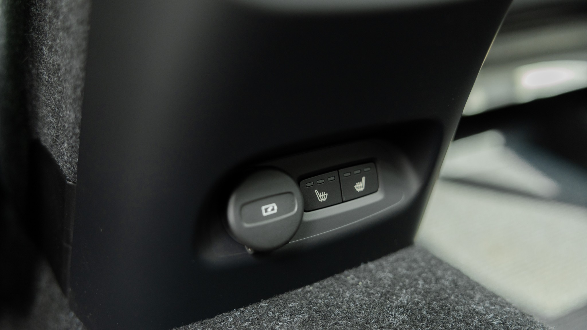 014 2024 Volvo XC40 Recharge