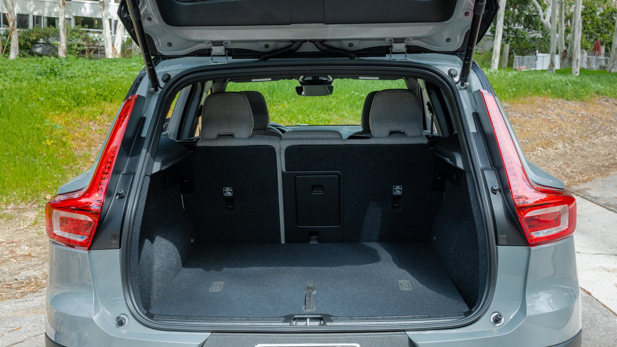 017 2024 Volvo XC40 Recharge trunk