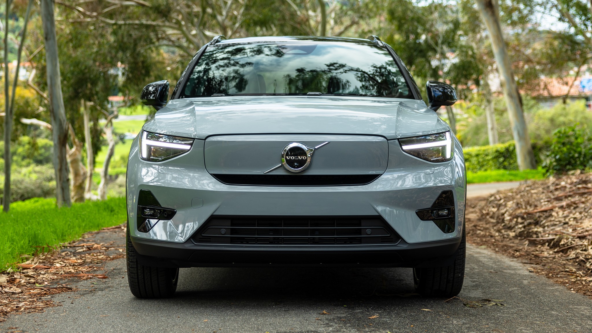 019 2024 Volvo XC40 Recharge front view