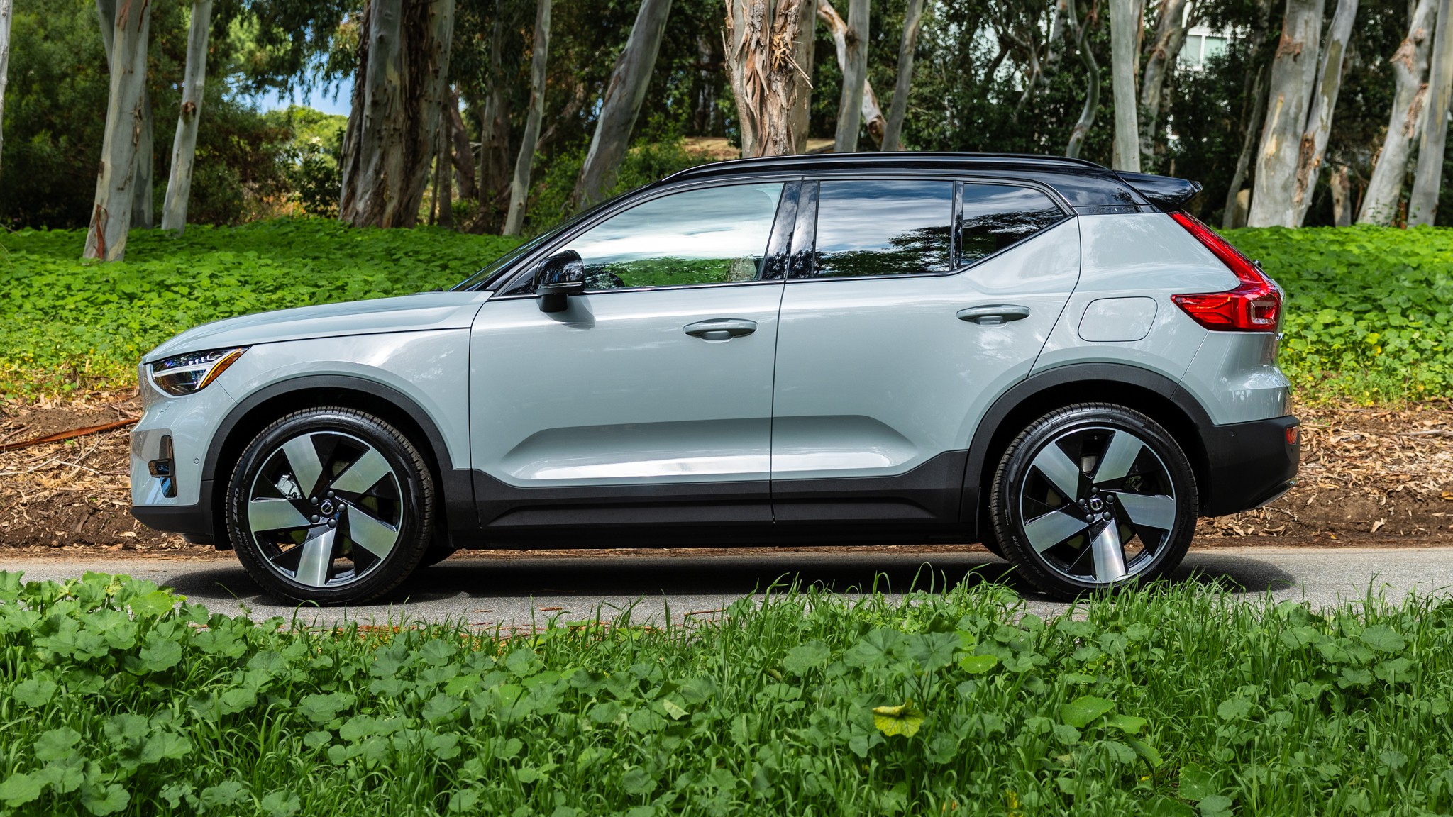 024 2024 Volvo XC40 Recharge side profile