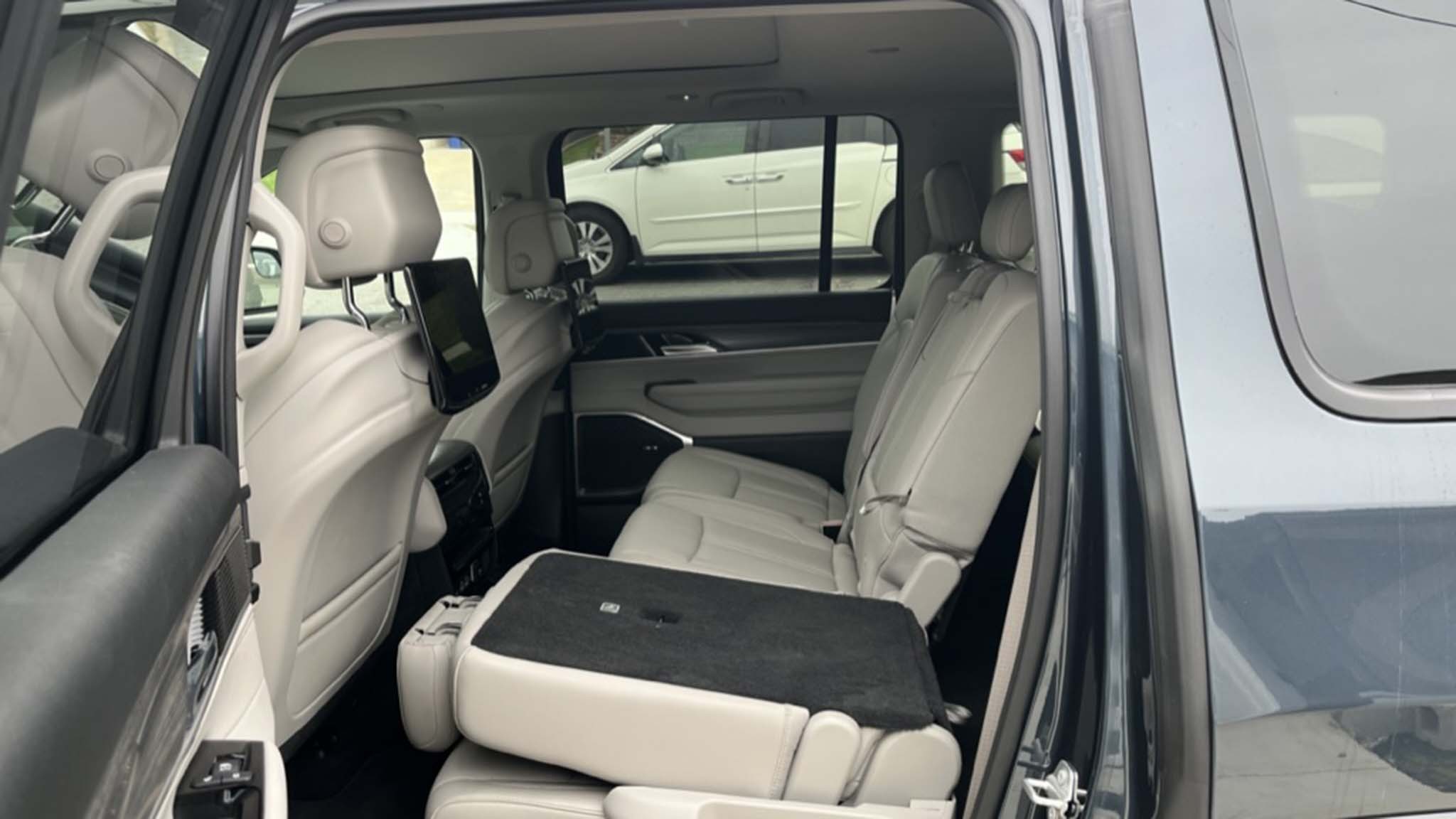 001 2023 jeep wagoner yearlong test interior review