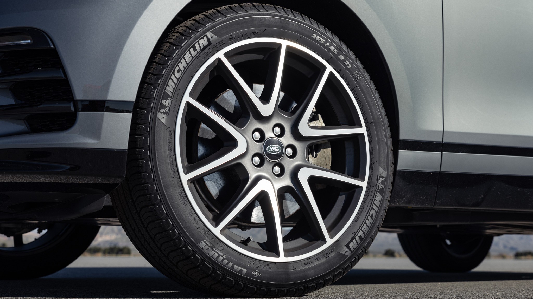 002 2024 Range Rover Velar Wheel